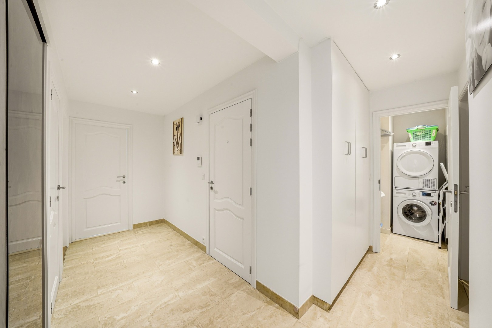 Ruim appartement met 3 slaapkamers, 2 terrassen, garage en staanplaats in Oostende 