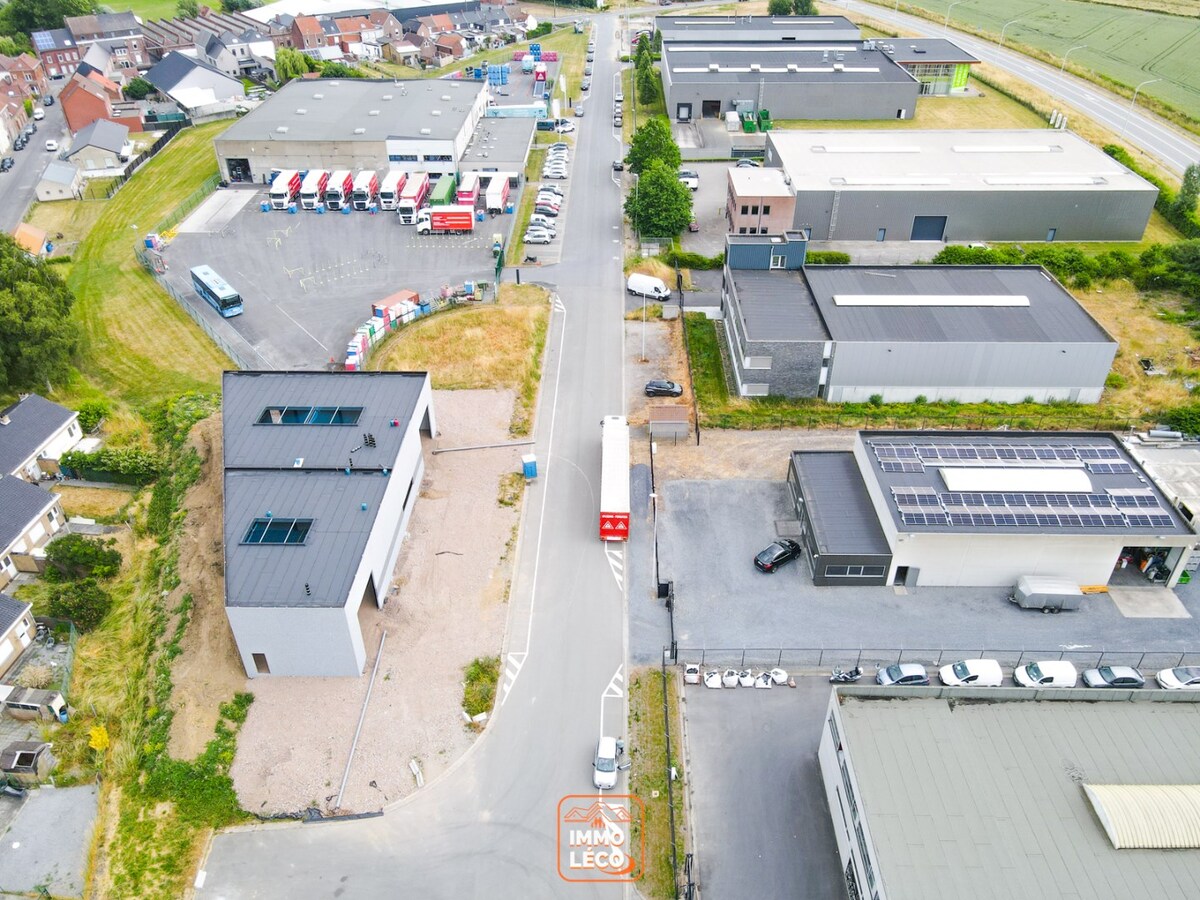 Entrepôt neuf de +/- 315m² dans un zoning à DOTTIGNIES 