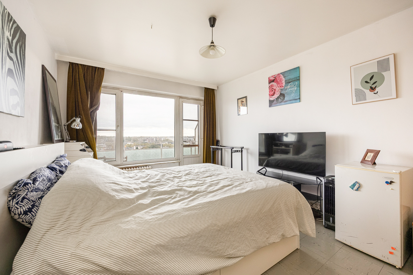 Instapklaar 2-slaapkamerappartement met terras en prachtig uitzicht in Berchem 