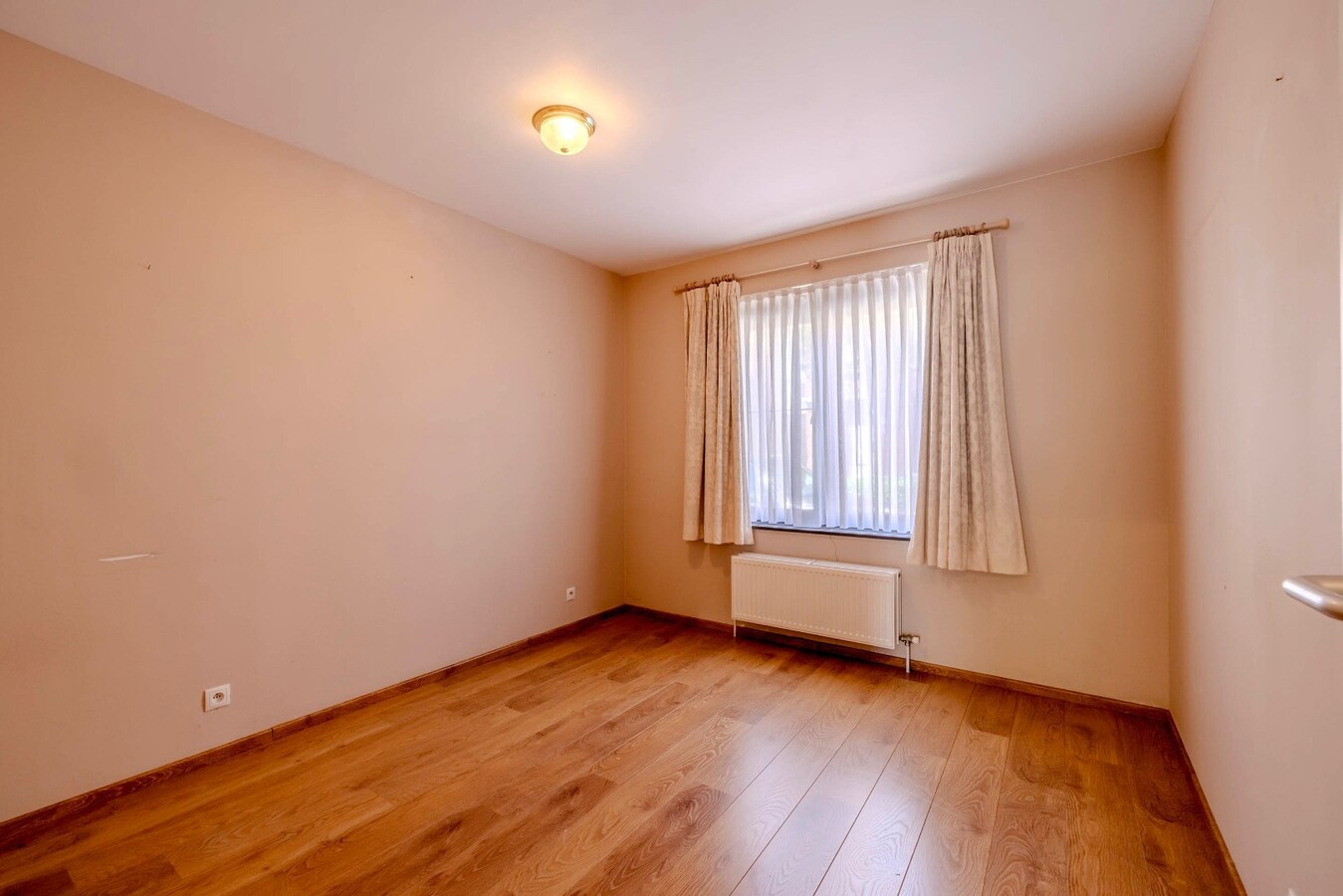 Instapklaar gelijkvloers met 2 slpks - tuin - garagebox 
