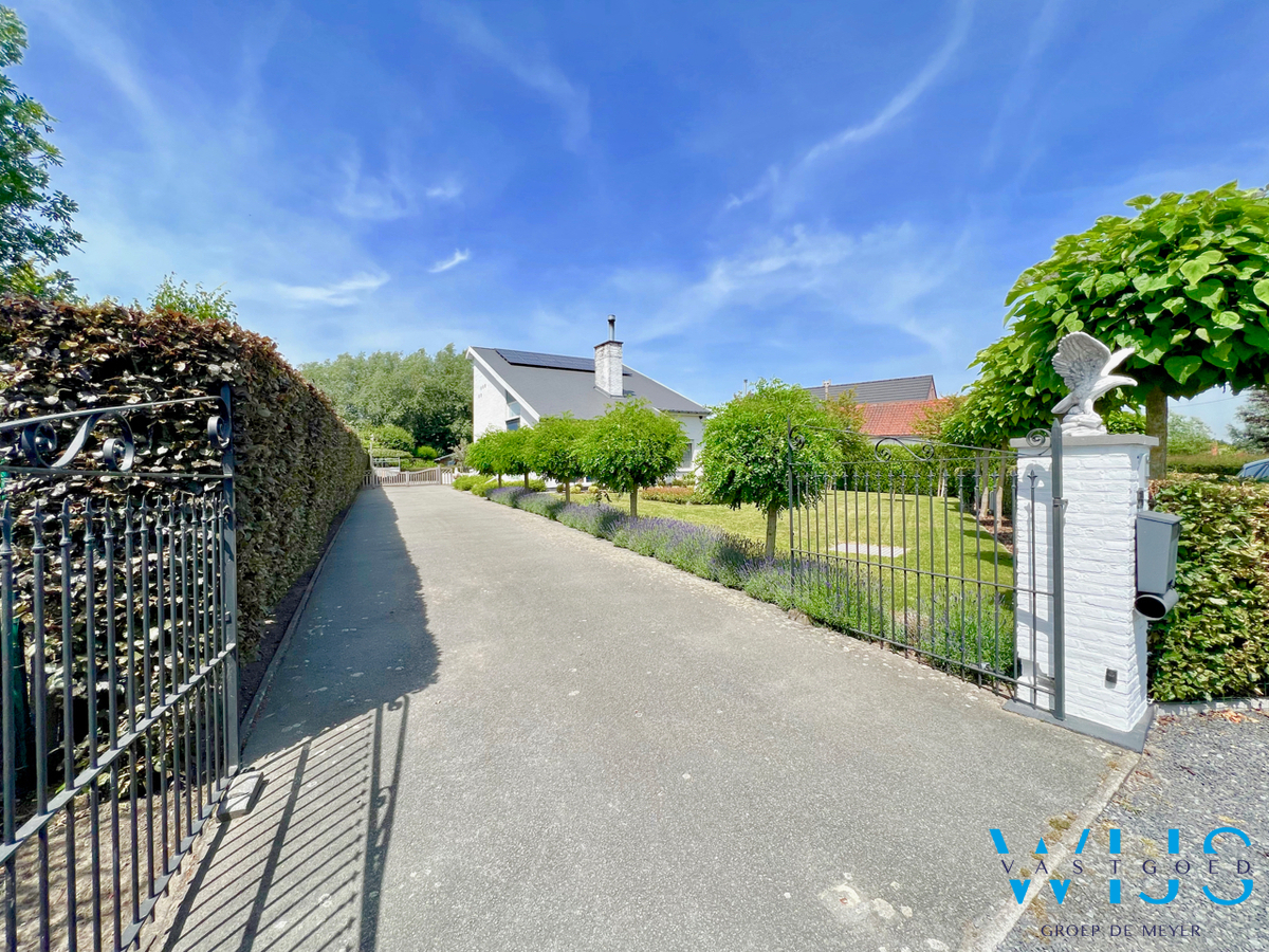 Prachtige alleenstaande woning op een aangenaam perceel van 1060m² in Doornzele ! 