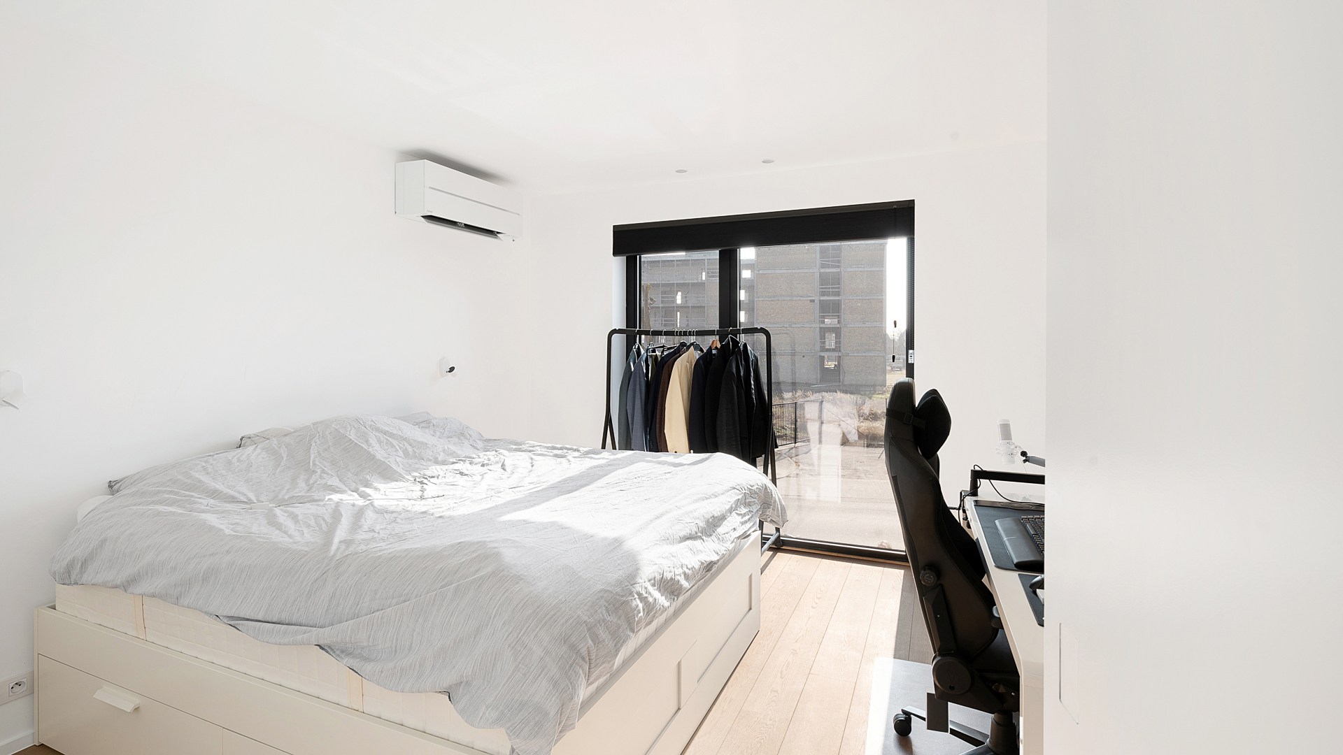 Centraal gelegen 3-gevelwoning in hedendaagse stijl – Bouwjaar 2014 