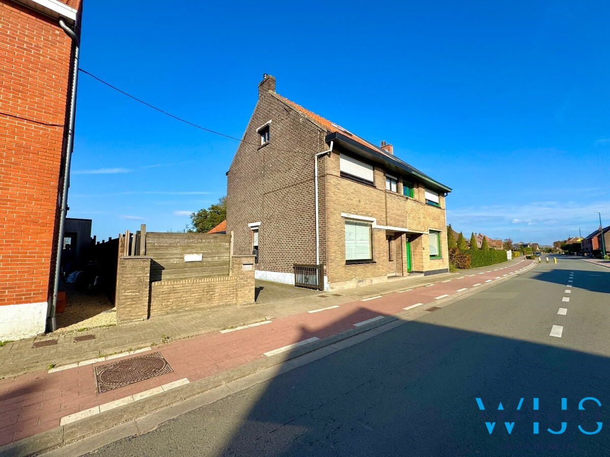 Stevig woonhuis aan de rand van het centrum van Sleidinge 