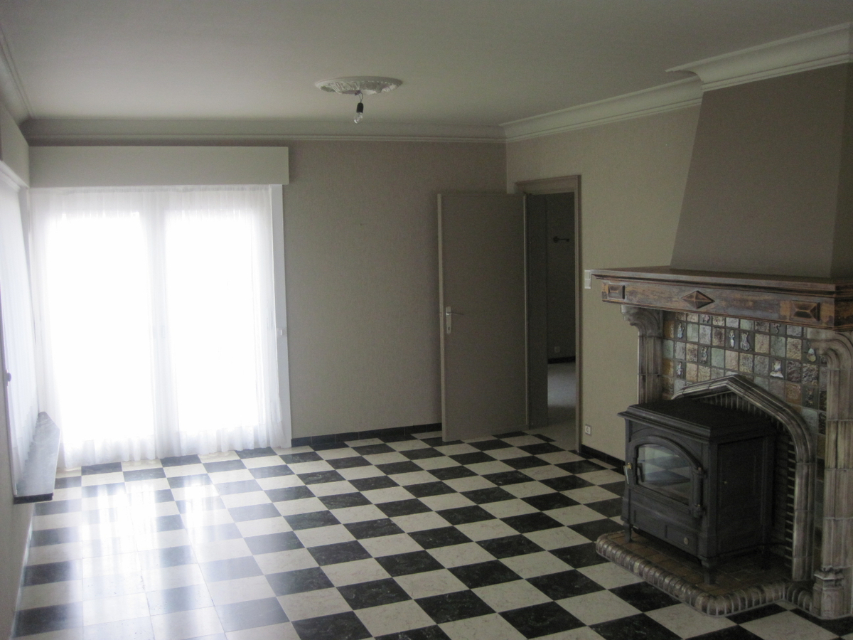 Degelijke Half Open Bebouwing. Bijzonder rustig gelegen ! 