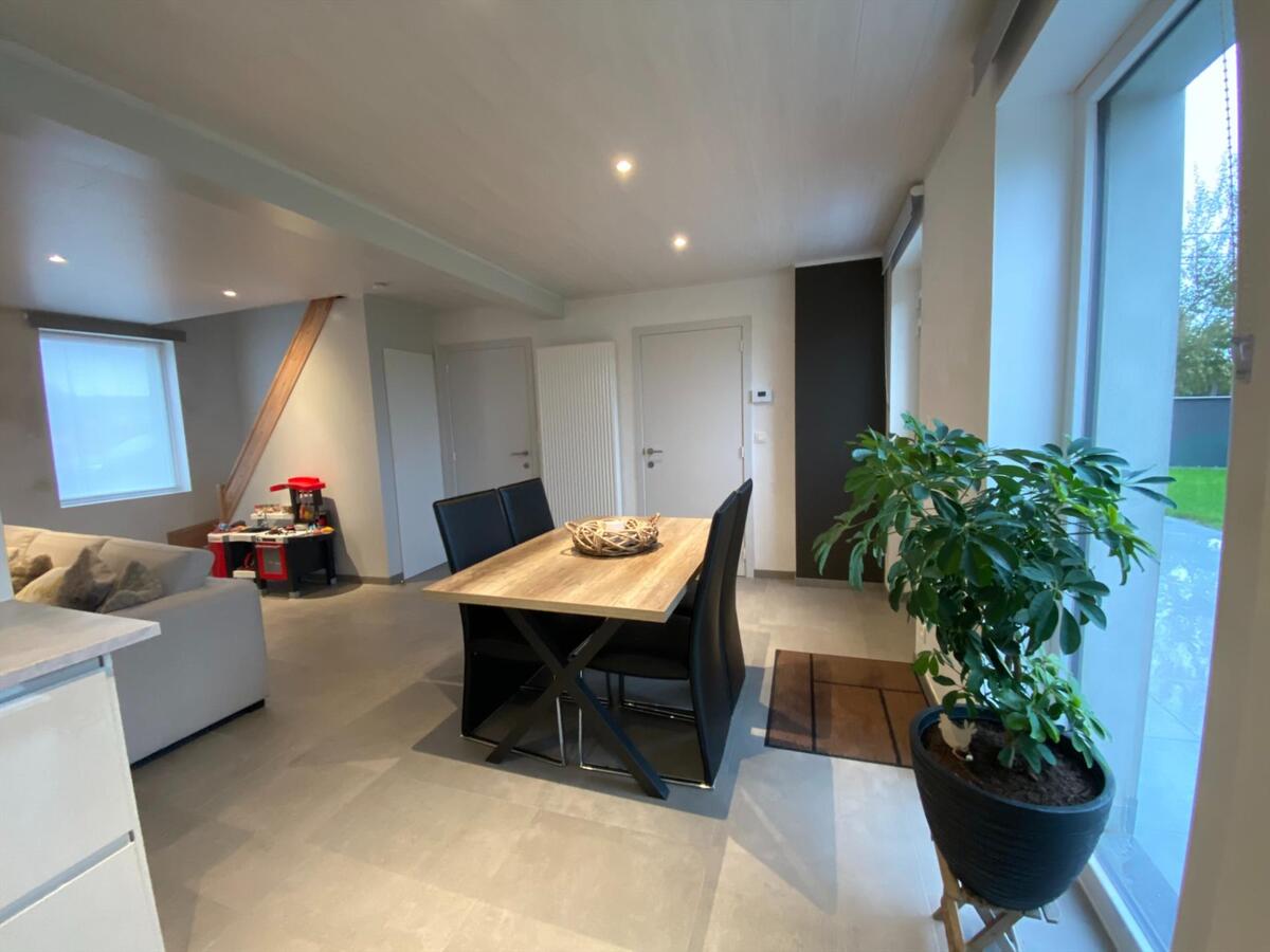 Volledig gerenoveerde, vrijstaande woning met 2 slaapkamers 