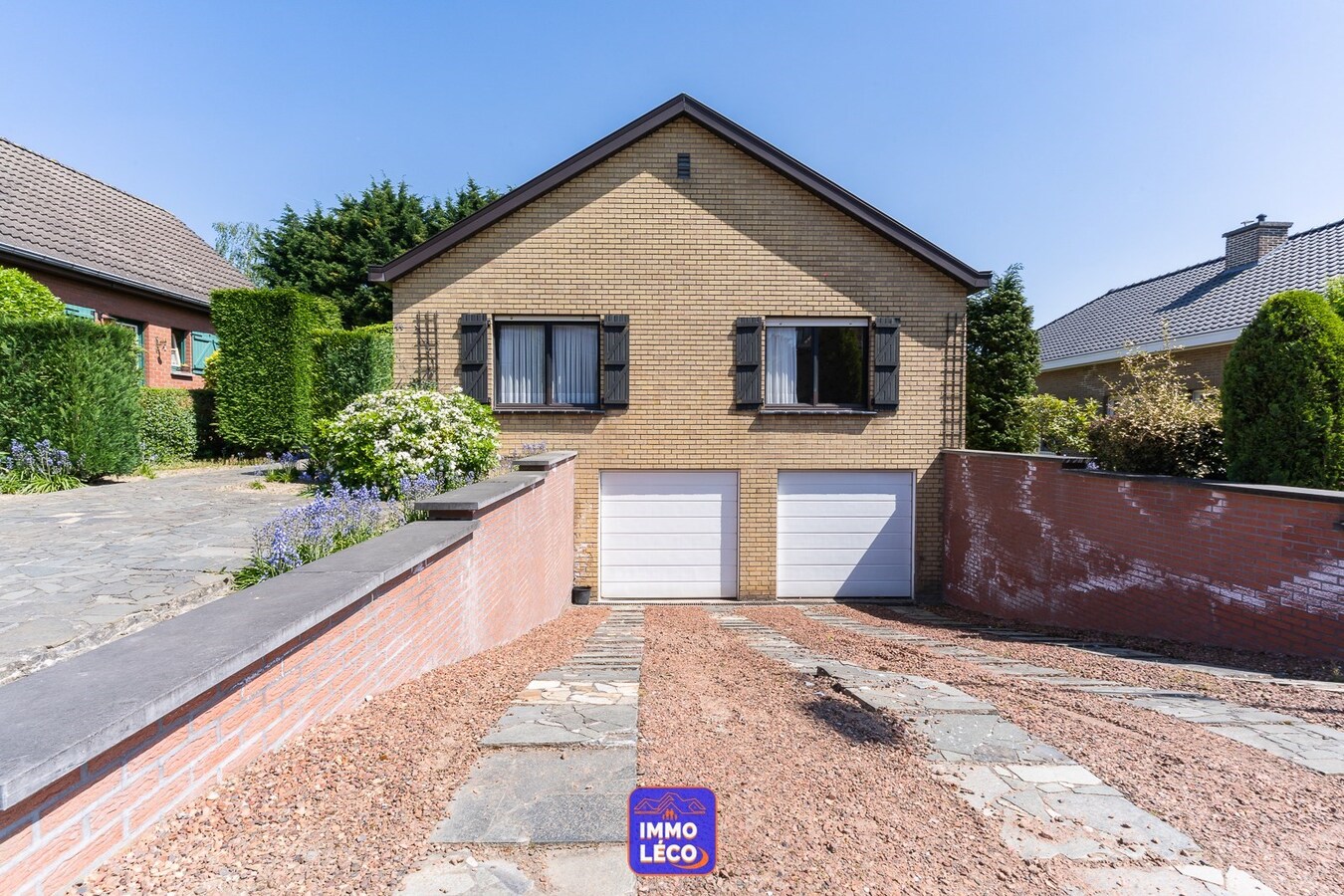 Plain-Pied avec deux garages situé à "La Coquinie", excellent potentiel ! 