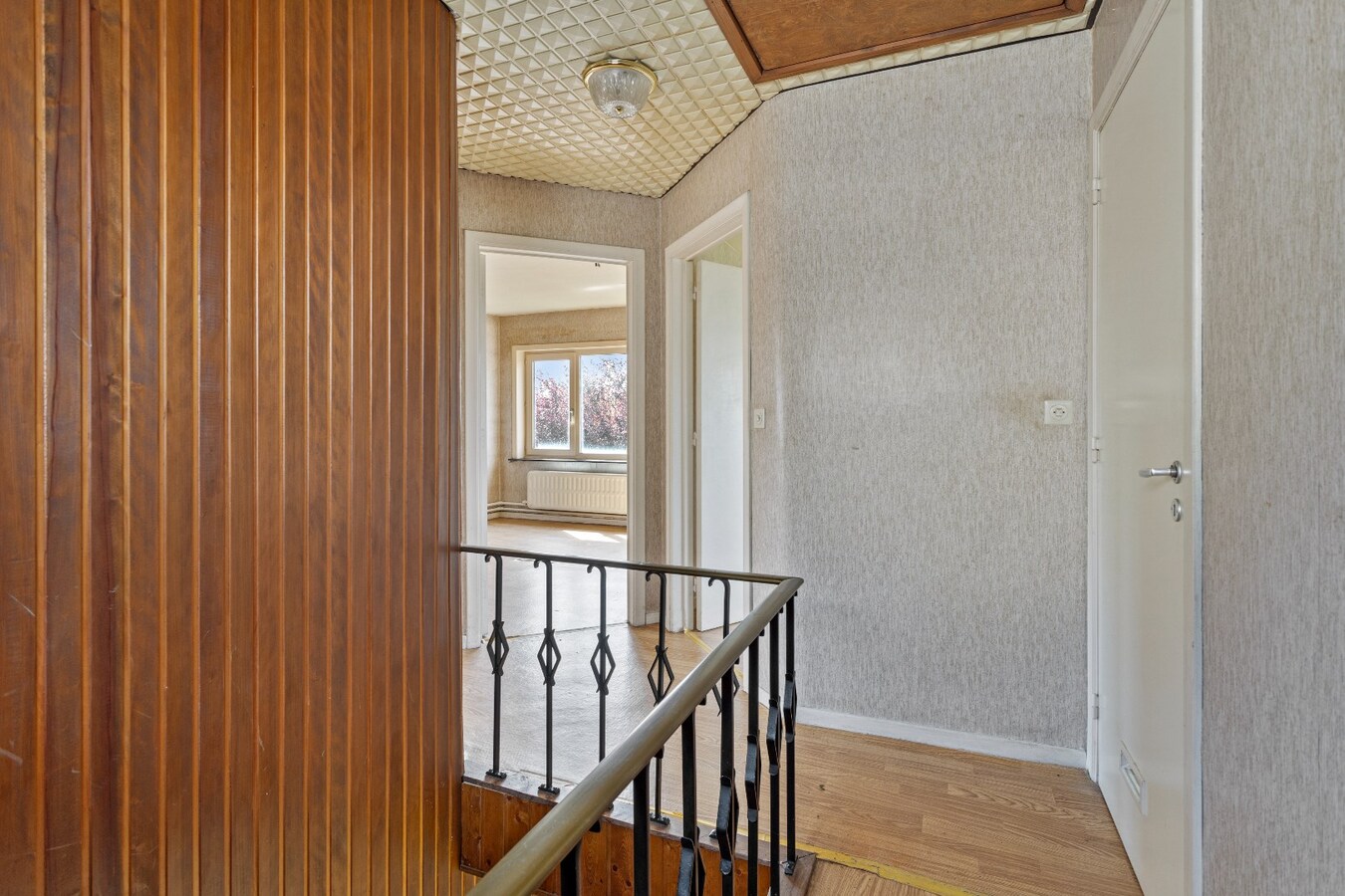 Te renoveren gezinswoning met 3 slpk in een gezellige wijk 