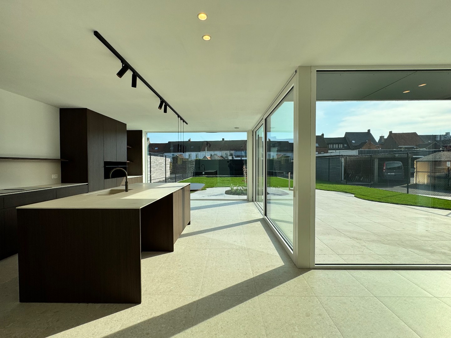 Instapklare nieuwbouwvilla met hoogwaardige afwerking en veel lichtinval 