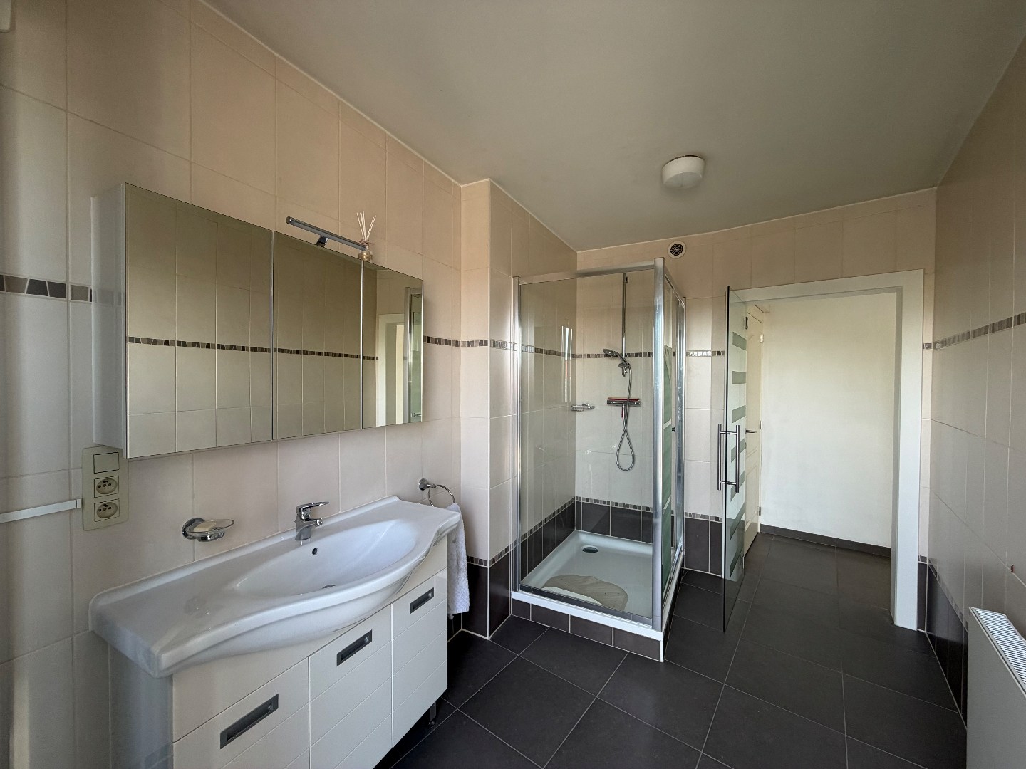 Centraal gelegen appartement met 2 slaapkamers en garage te Geel! 