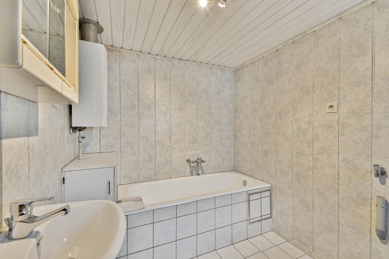Rijwoning met veel potentieel op centrale ligging 