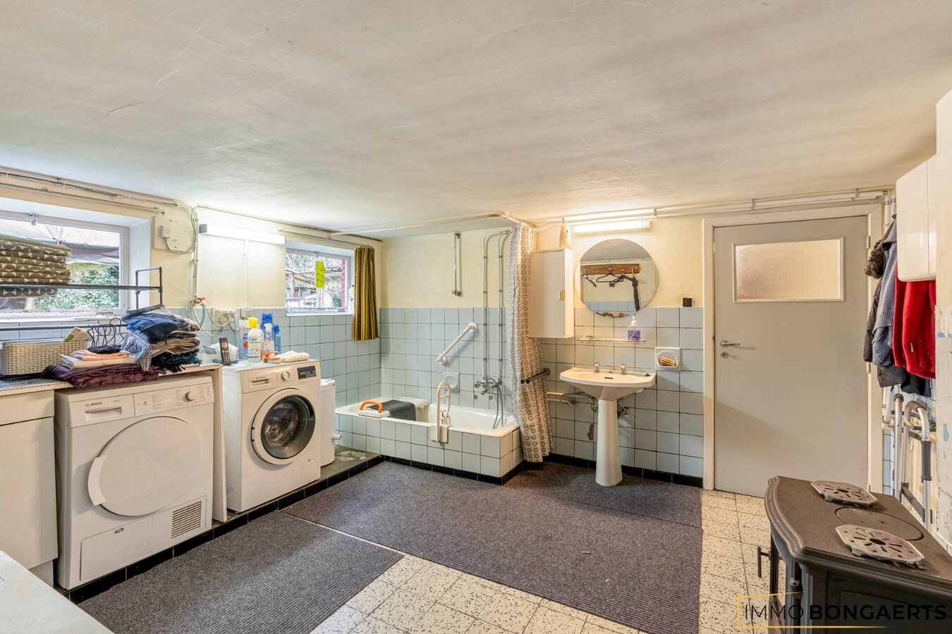 Ruime, te renoveren woning met drie slaapkamers in Zonhoven 