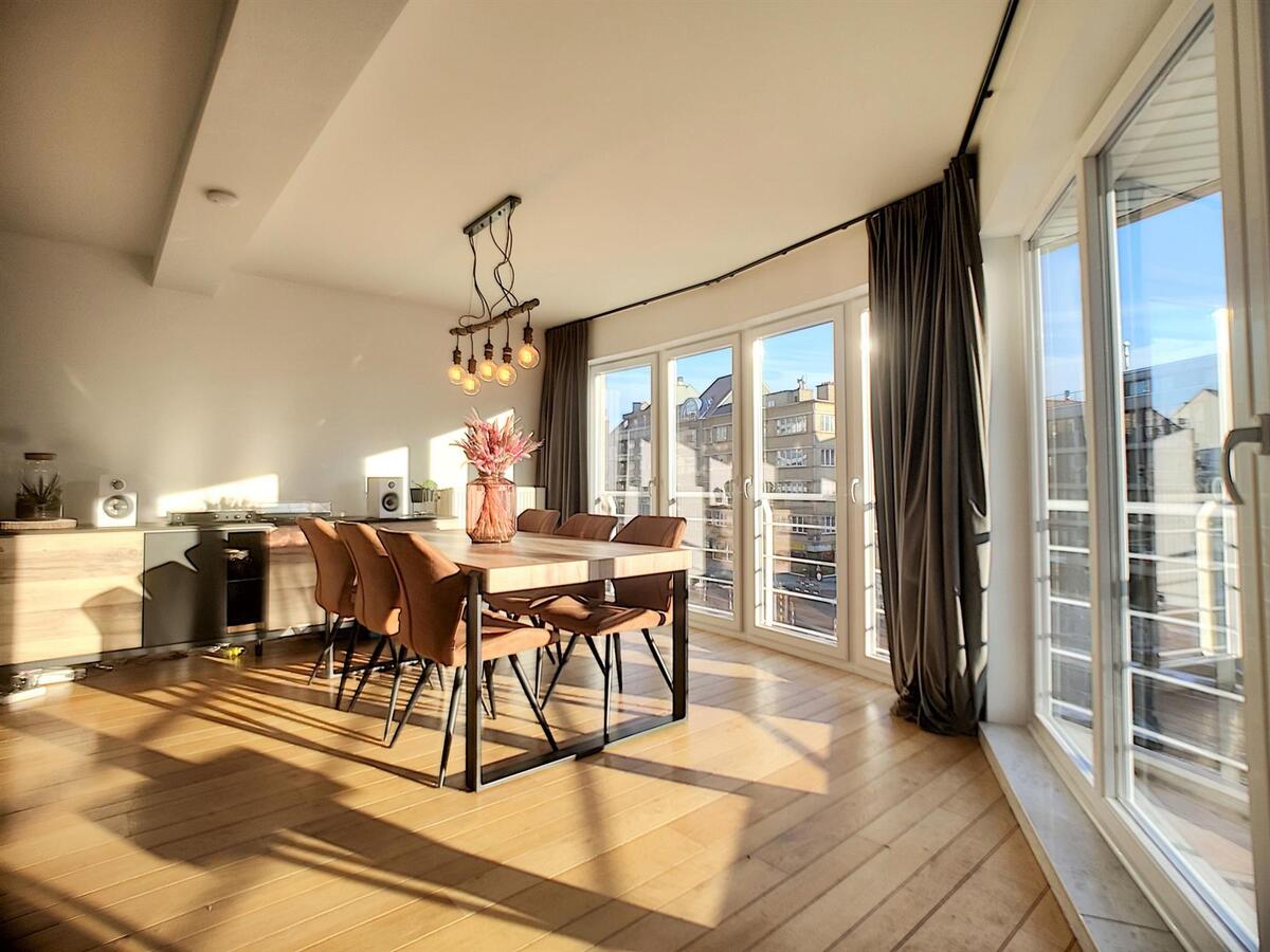 Knap, zeer lichtrijk woonappartement - Heist 