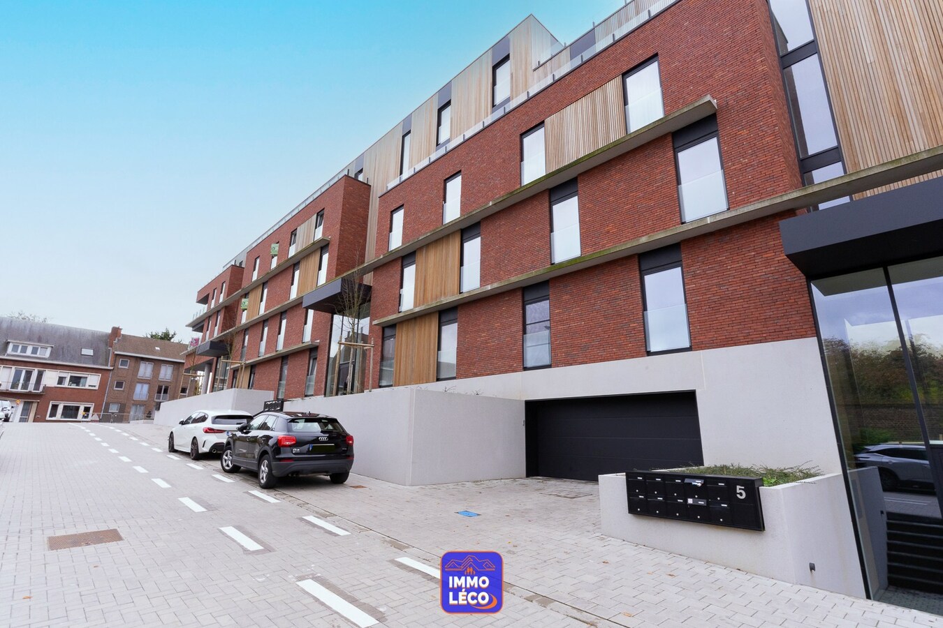 Appartement NEUF de haut standing avec garage 3 voitures, EN PLEIN CENTRE-VILLE ! 