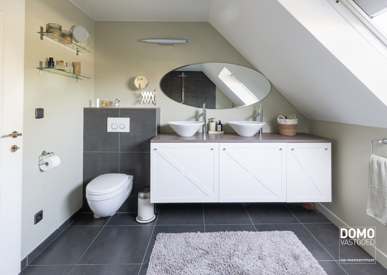 Karaktervolle en ruime gezinswoning in pastorij-/fermettestijl met prachtige tuin en 4 slaapkamers in het groene Kortessem 