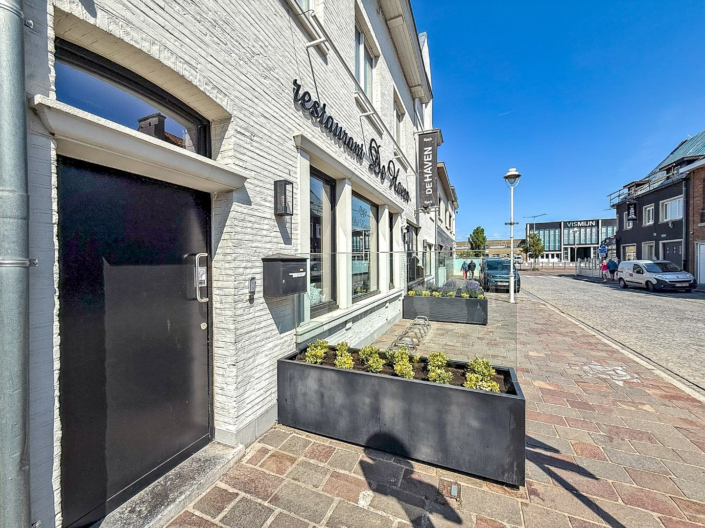 HUUR-KOOP: Restaurant 'De Haven' volledig gebouw met mogelijheden vlakbij de kaai gelegen op 313 m². 