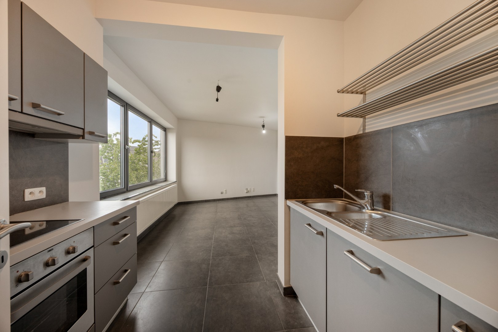Instapklaar duplex app. met 2 slpk te centrum Halle 