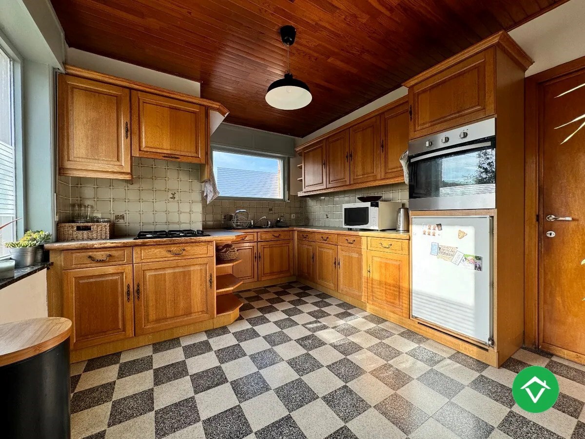 Halfopen bebouwing met 3 slaapkamers en een garage te Koekelare 