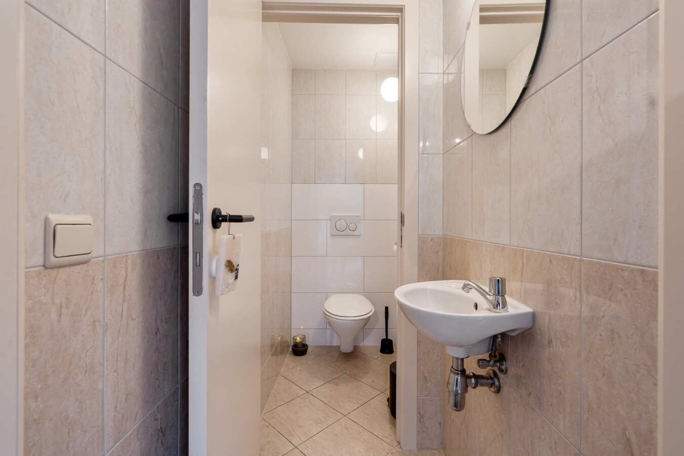 Comfortabel duplex appartement op de 3de en 4de verdieping van een kleinschalige residentie op een steenworp van de historische markt! 