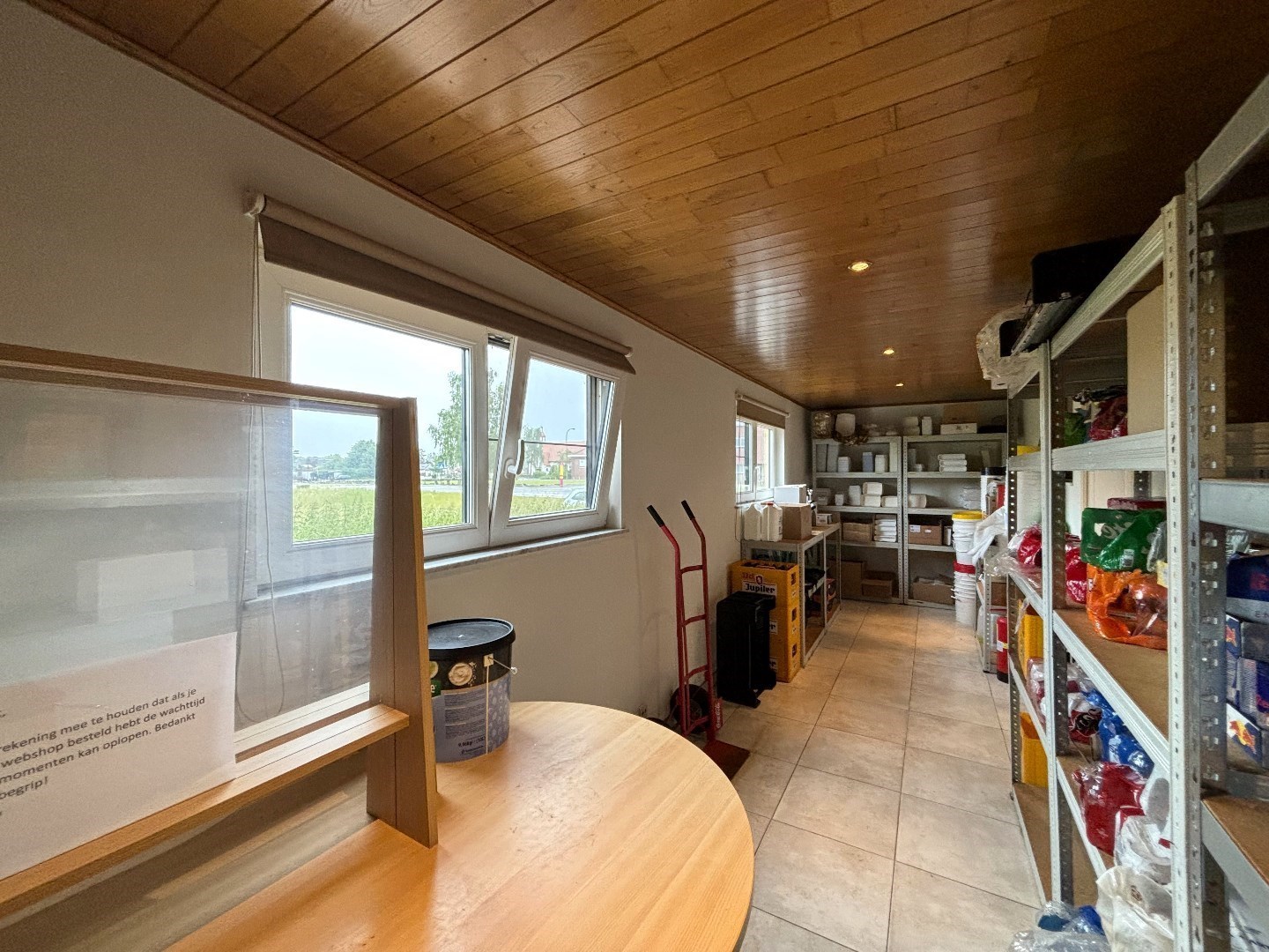 Frituur met volledige inboedel en bovengelegen appartement in Leopoldsburg 