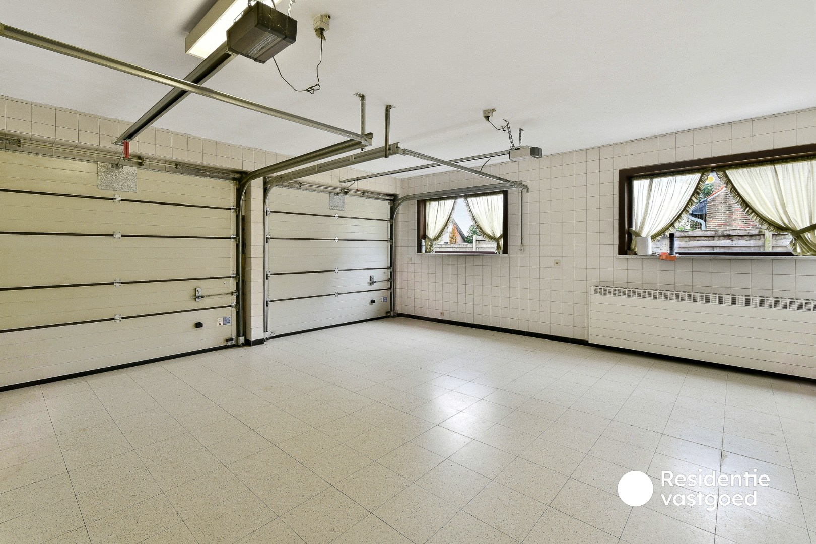 Alleenstaande bungalow met 4 slaapkamers en ruime tuin 
