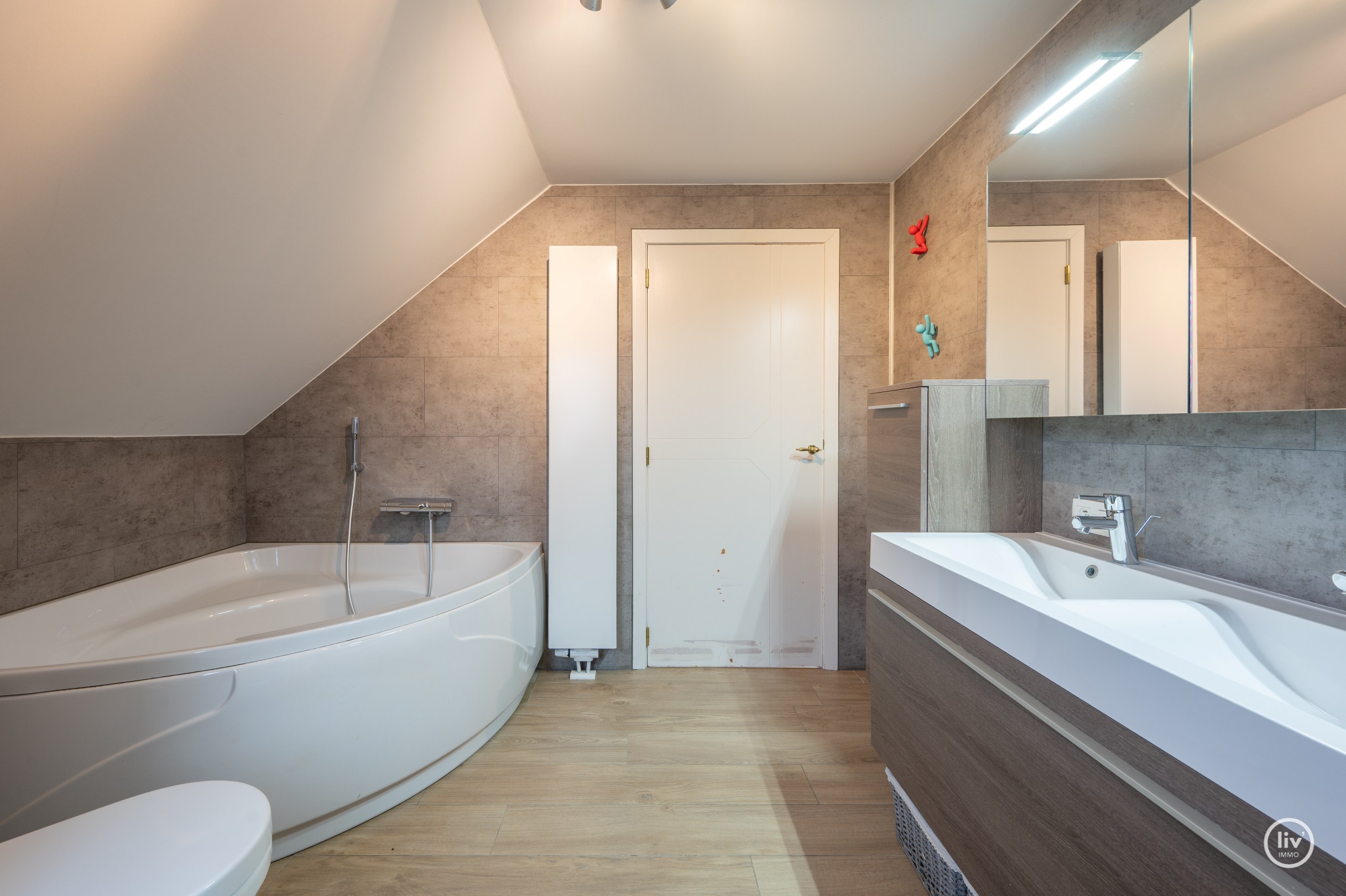 Centrale gelegen villa gelegen op een boogscheut van Knokke Centrum met ruim perceel (ideaal in combinatie met een commerciële activiteit) 