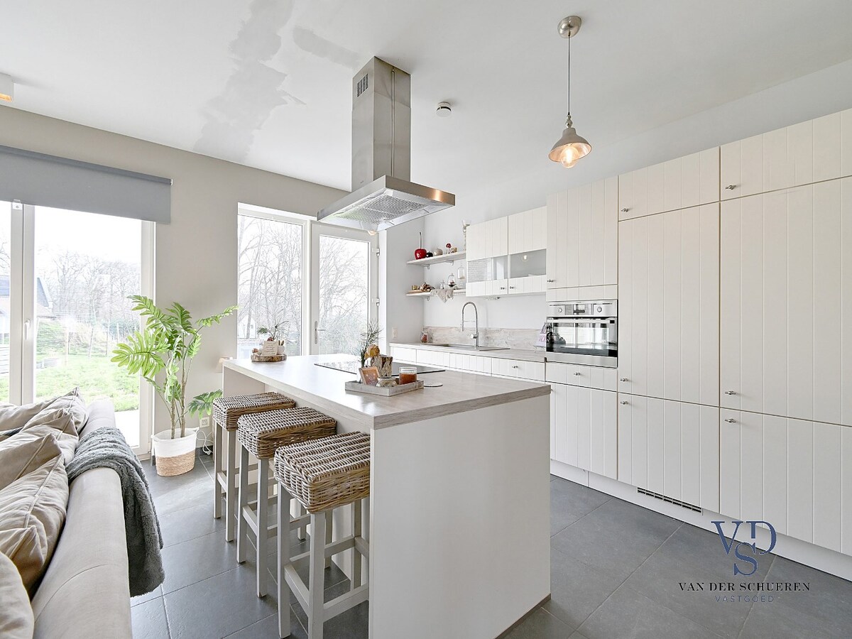 Recente pastorijwoning in hartje Dikkelvenne. 