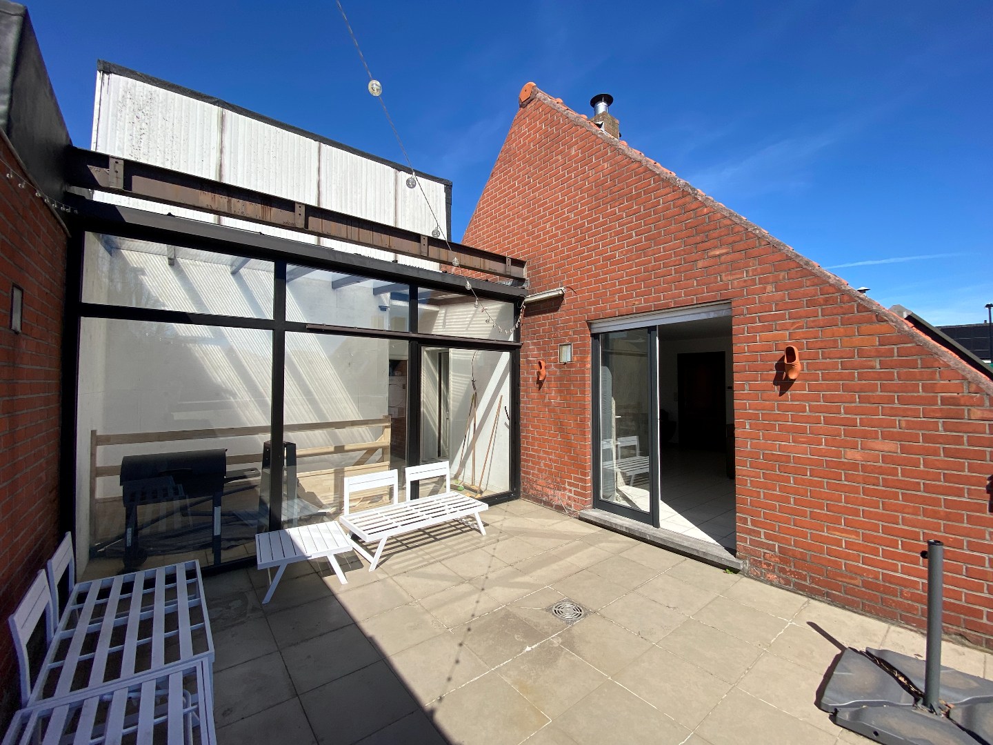 Ruim en centraal gelegen appartement met 3 slaapkamers en dubbele garage te Waregem! 