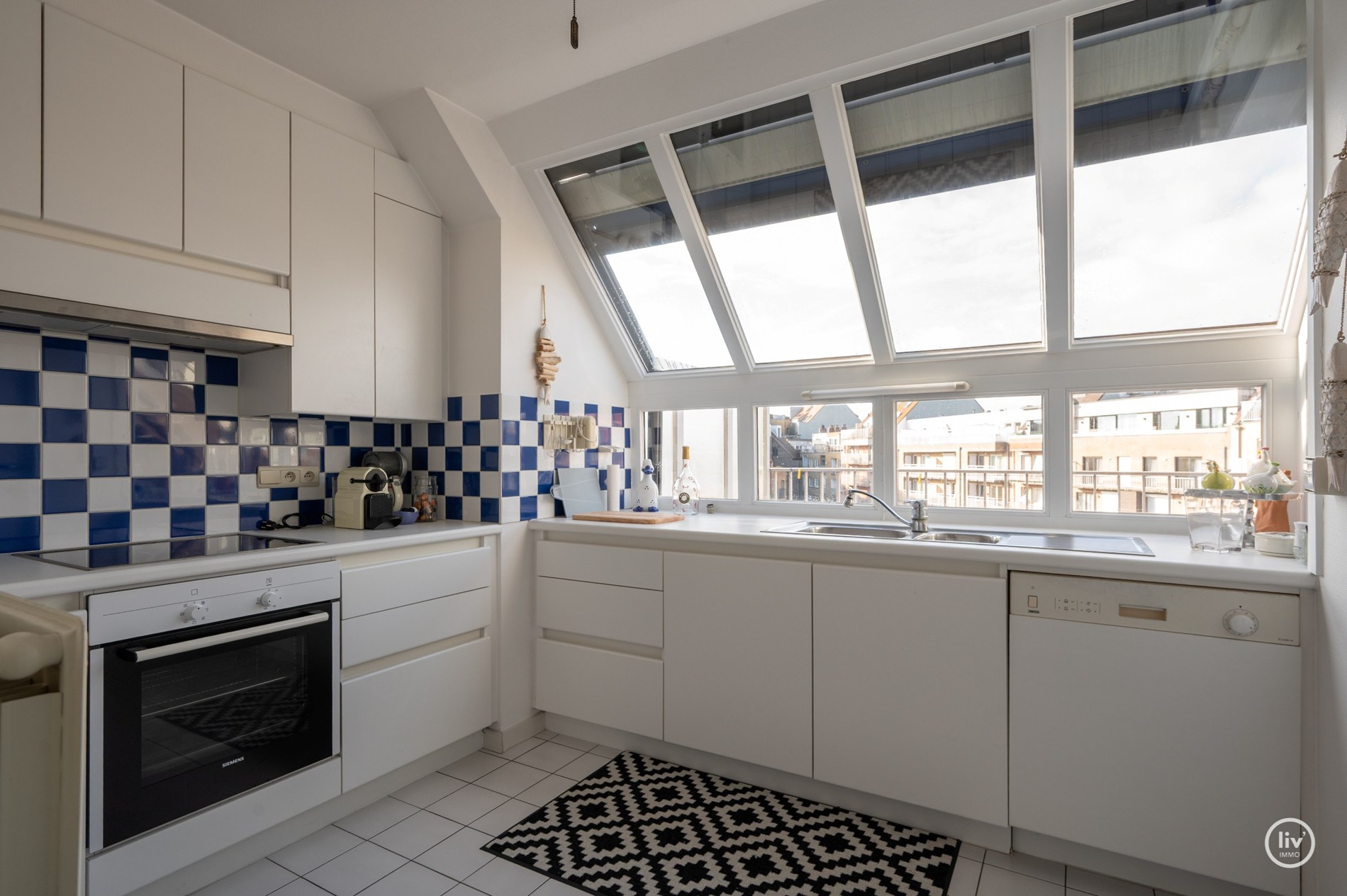 Centraal gelegen triplex-appartement met ruime zonne-terrassen op wandelafstand van de Zeedijk-Albertstrand en Dumortierlaan 