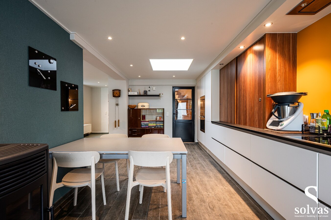 Halfopen gezinswoning met 4 slaapkamers, garage en zonnepanelen – Eeklo 