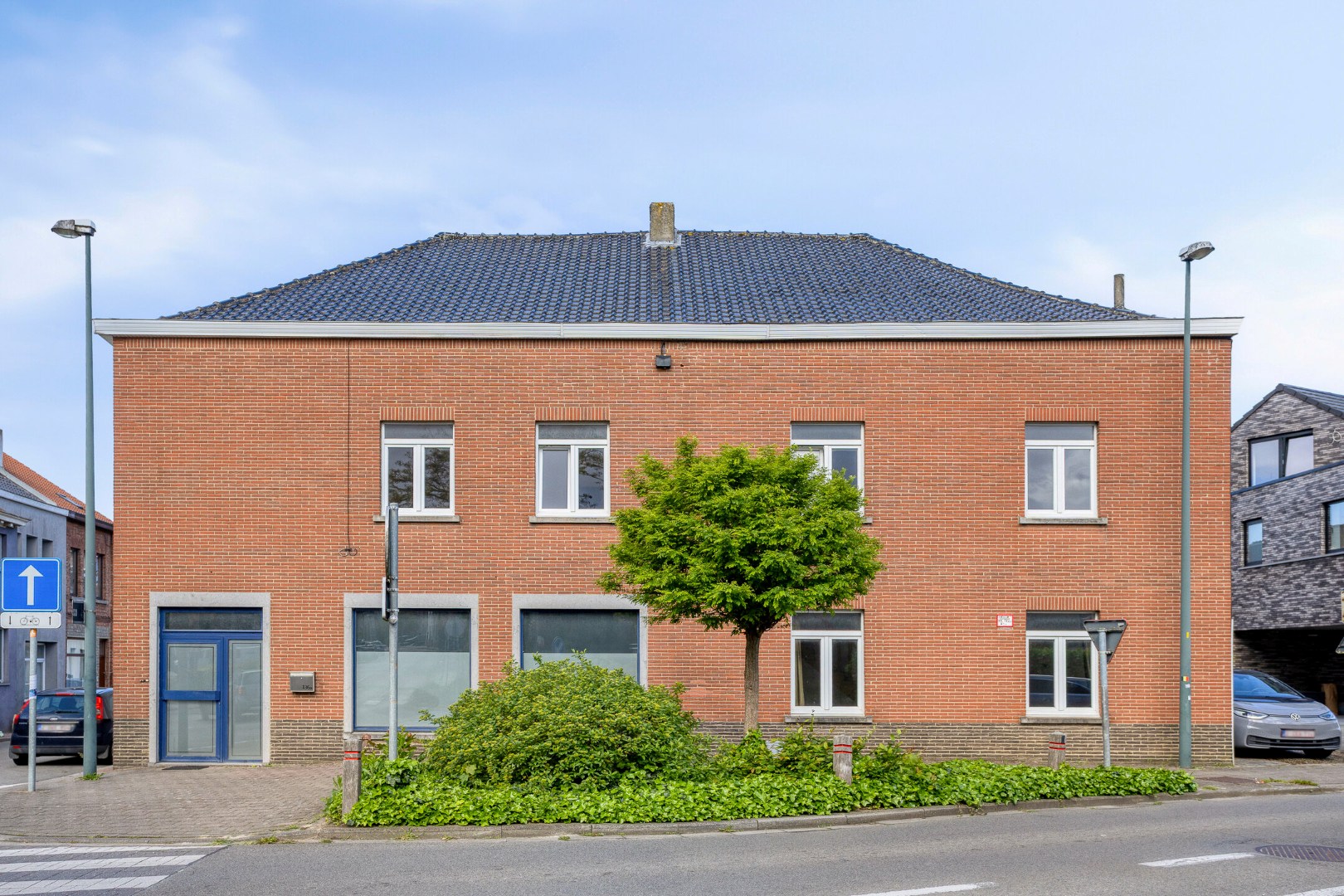 TE RENOVEREN WONING met 2 woonéénheden en tuin – 1640 SINT-GENESIUS-RODE 