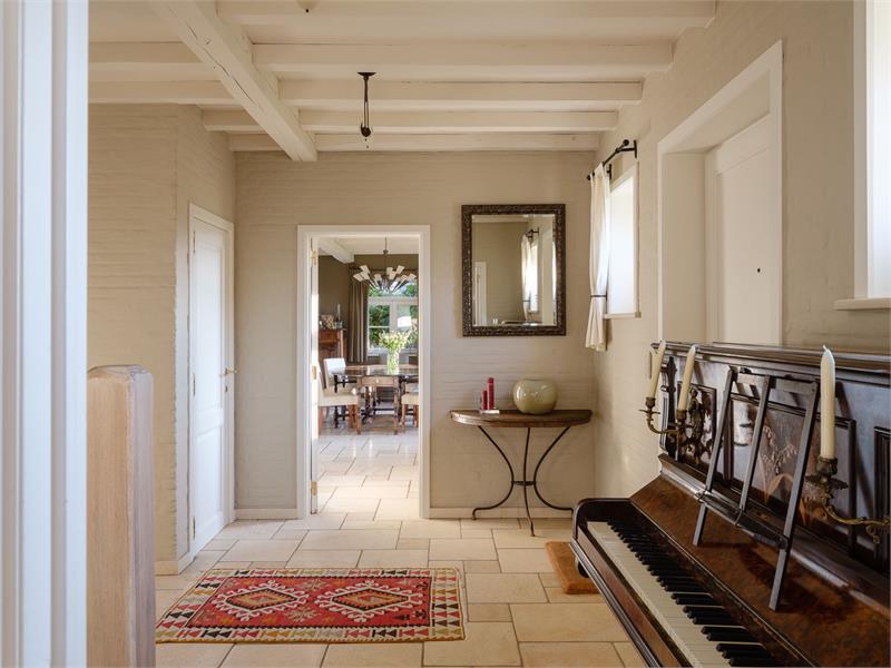 Villa-landhuis met prachtig zicht op uitgestrekte achterliggende velden 