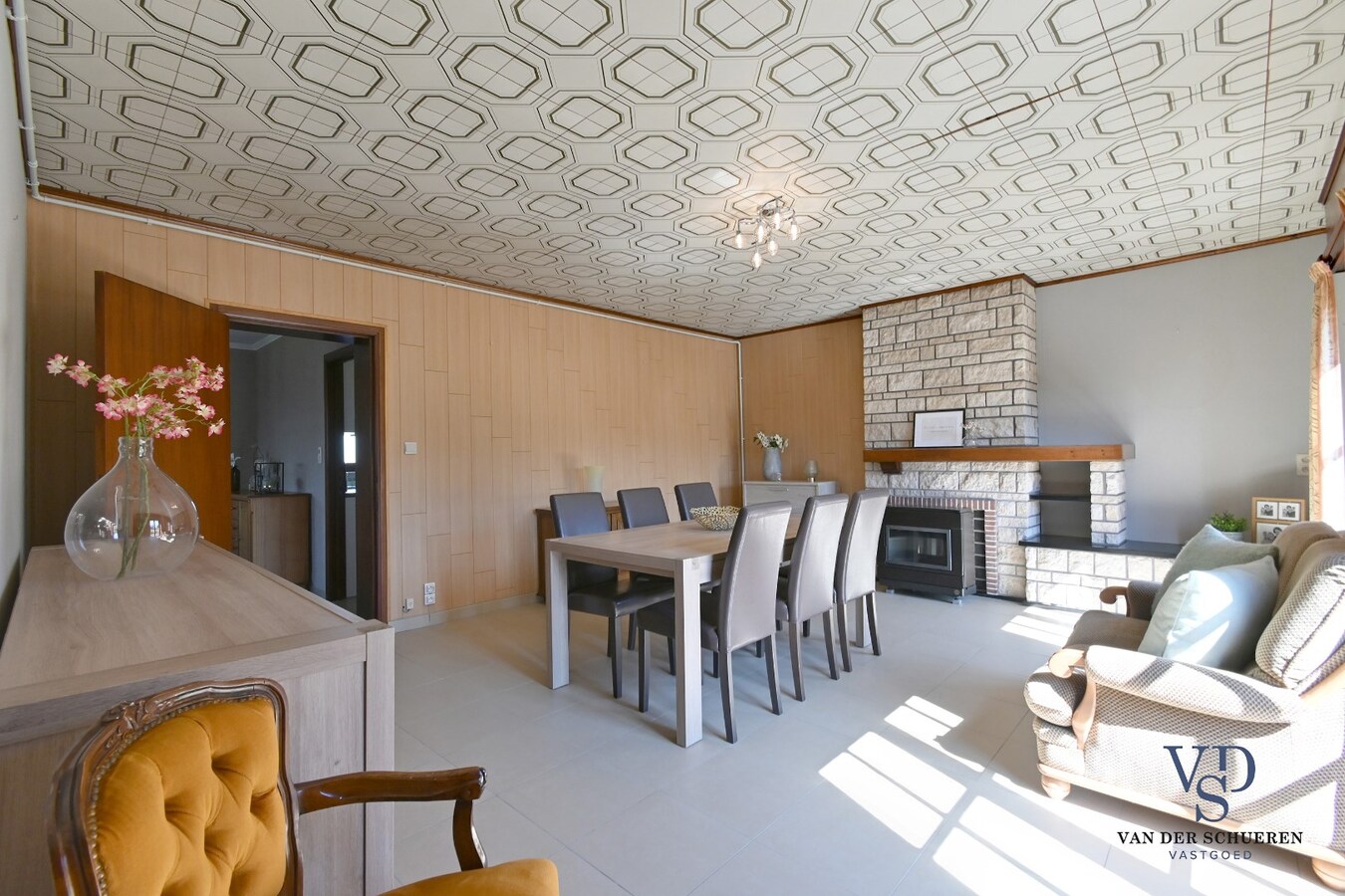 Op te frissen half open bebouwing 