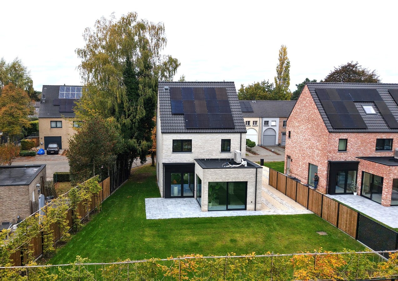 Energievriendelijke (A+) E-peil -5 nieuwbouwvilla in centrum Schilde met Zuid-tuin. 