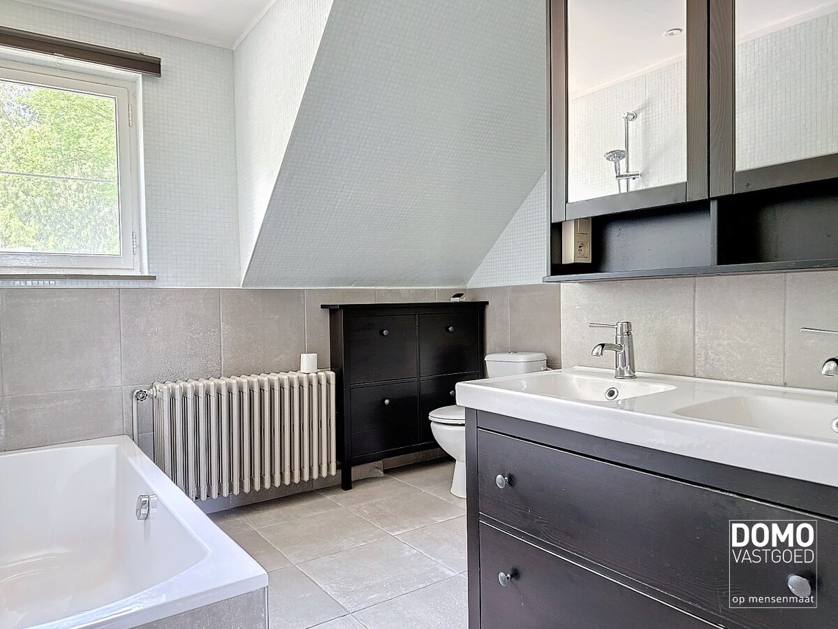 Zeer ruime half open bebouwing gelegen te Hasselt 