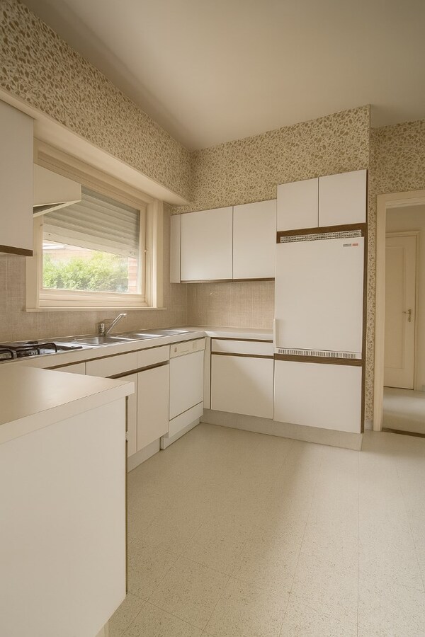 Charmante en ruime halfopen bebouwing met 5 slaapkamers, garage, tuin én topligging in hartje Sint-Niklaas te koop! 