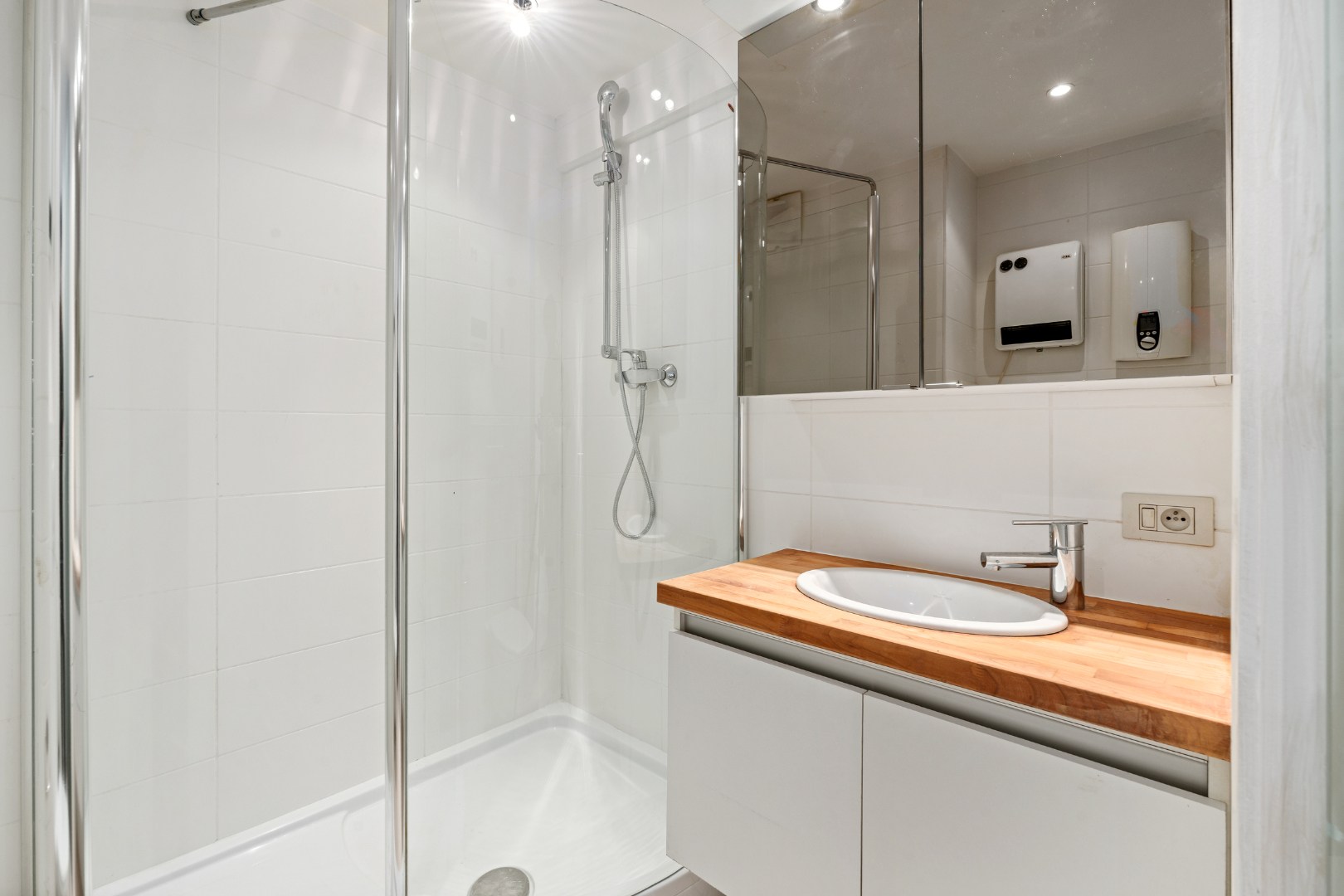 APPARTEMENT MET ZIJDELINGS ZEEZICHT IN CENTRUM 