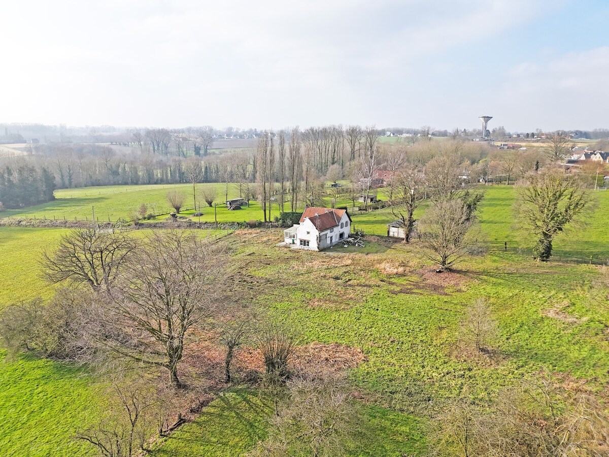Idyllisch gelegen villa bouwgrond (4.460m²) of renovatieproject te Sint-Lievens-Esse 
