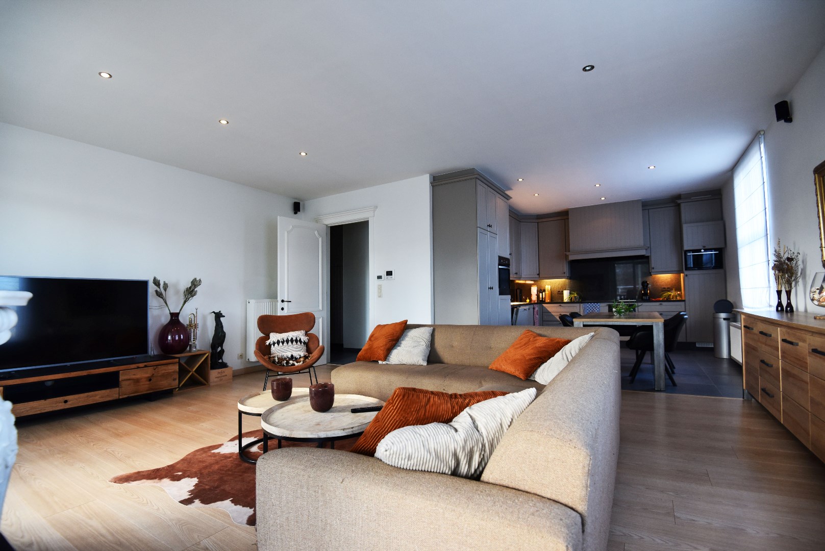 Ruim stijlvol app. met 3 slpks, parkeermogelijkheden en sauna te Adegem 