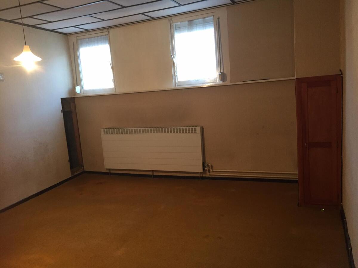 RUIME TE RENOVEREN WONING MET TUIN OP ZUCHT VAN ZEE NABIJ STRAND MARIAKERKE 