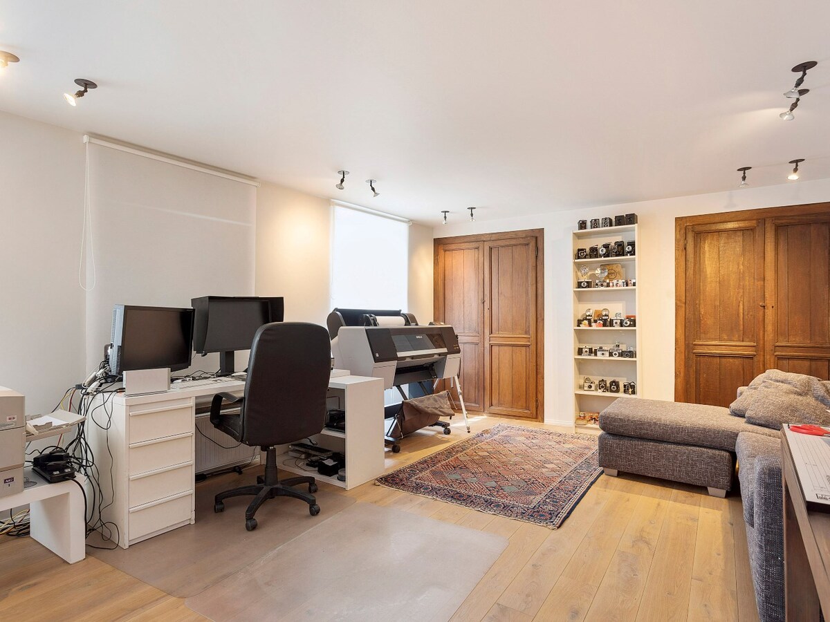 Charmant handelspand met woonst op de markt in Kruishoutem 