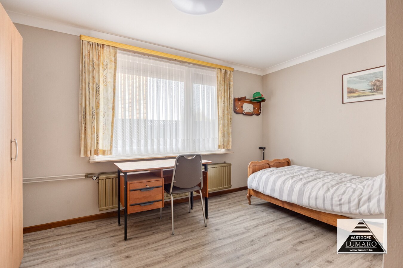 Te renoveren vrijstaande woning met 4 slaapkamers, tuin. 