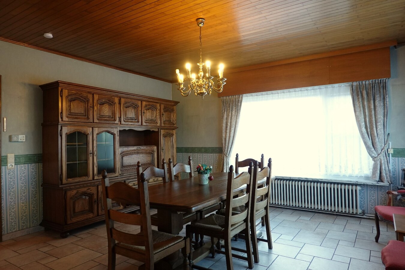 Ruime alleenstaande woning met uitstekende ligging te Ichtegem 