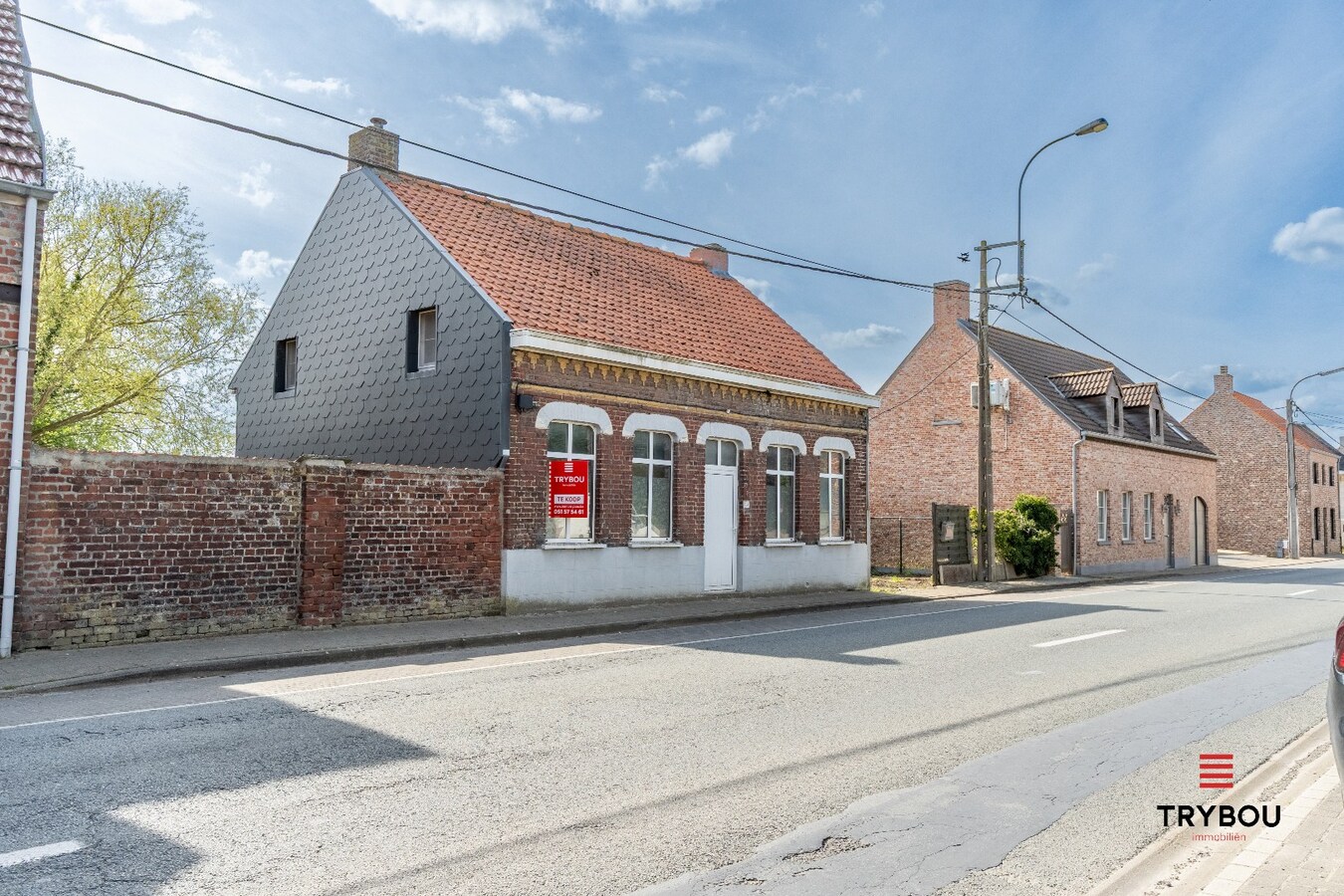 Te renoveren alleenstaande woning op een ruim perceel van 896m² in Houthulst 