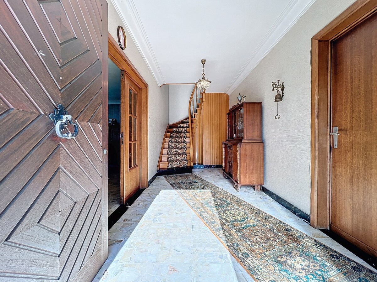 Te renoveren/slopen woning op perceel van 1.334m² op topligging 