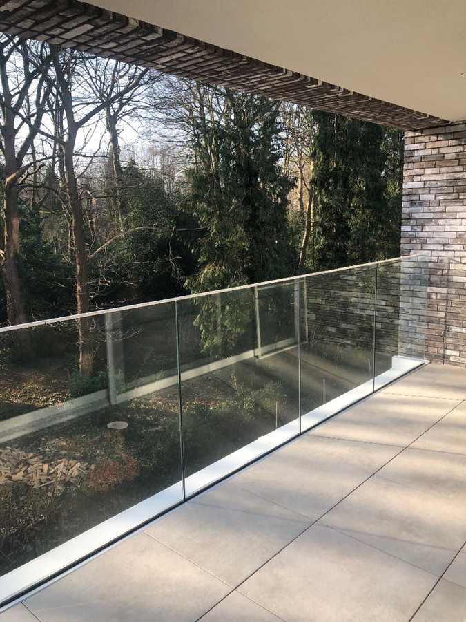 Prachtig nieuwbouwappartement  (geen vaste kosten; met ondergrondse staanplaats voorzien van oplaadmogelijkheid voor elektrische wagen). 