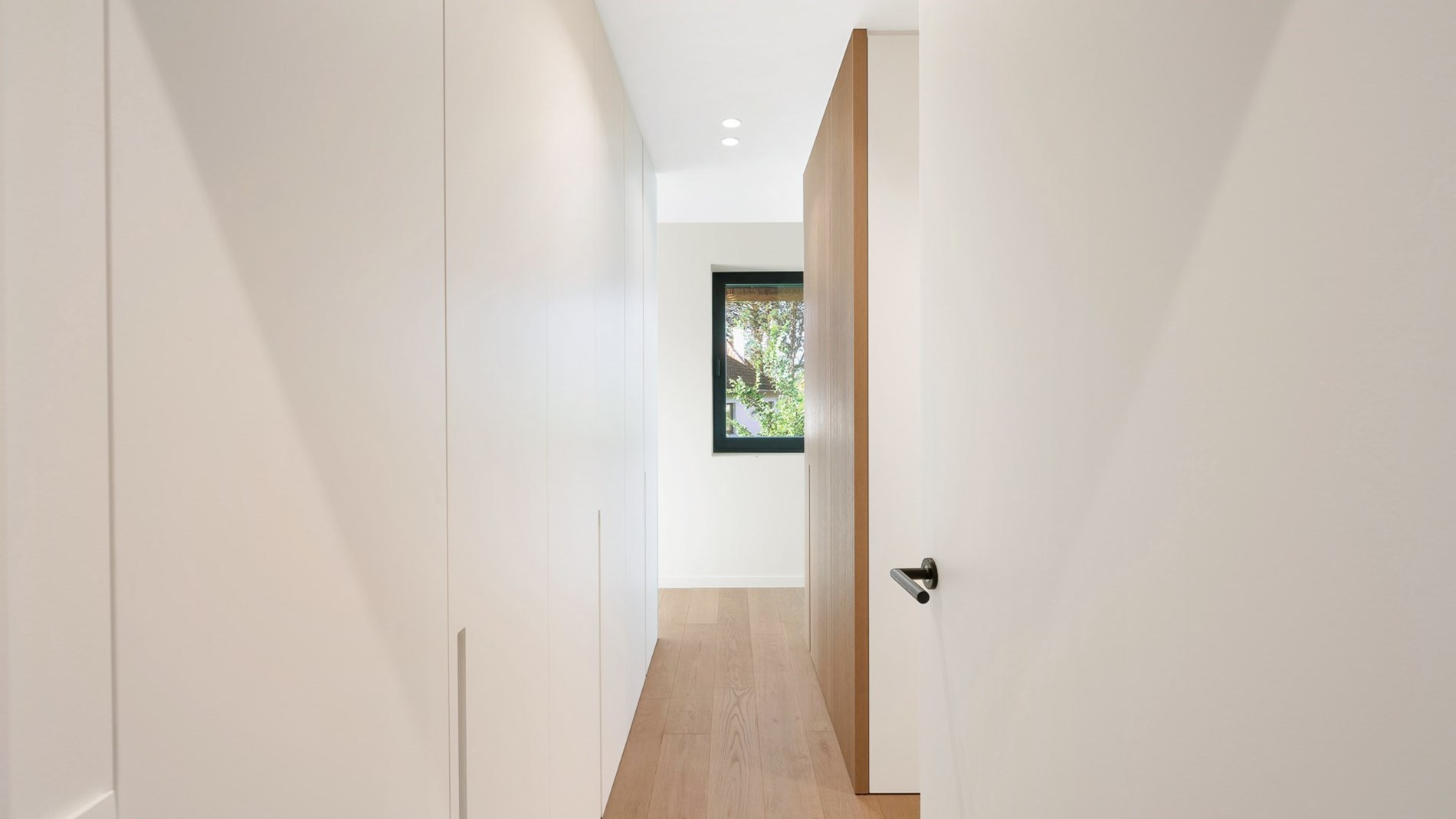 OPENDEURDAG ZATERDAG 04/04 - Madeliefjespad 1 (tussen 14 en 16u ): Indrukwekkende nieuwbouwvilla in hartje Zoute op enkele passen van de golf te Knokke. 