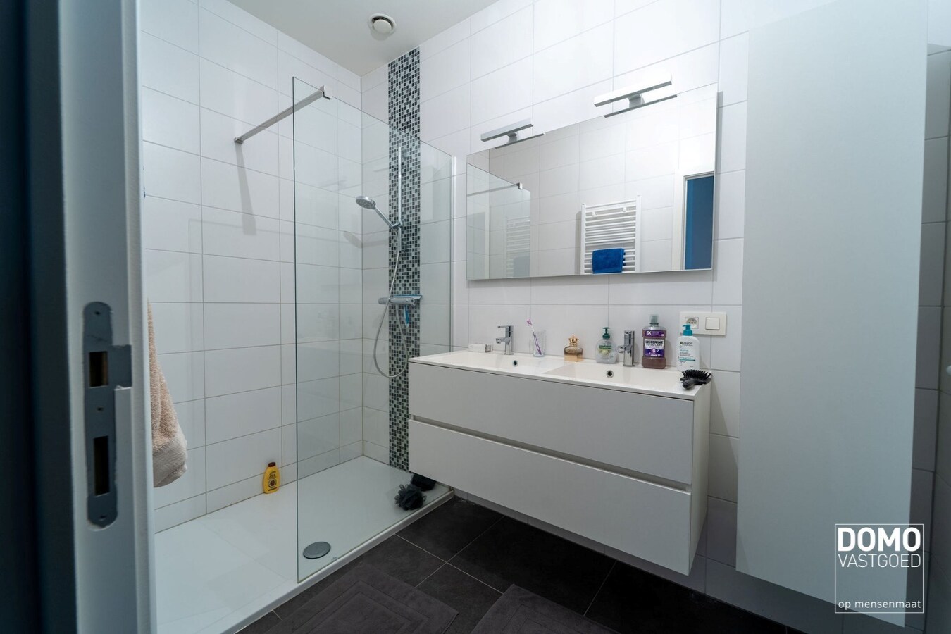 APPARTEMENT MET PRACHTIG TERRAS, 2 SLAAPKAMERS EN AUTOSTANDPLAATS TE KOOP AAN QUARTIER BLUE, HASSELT 