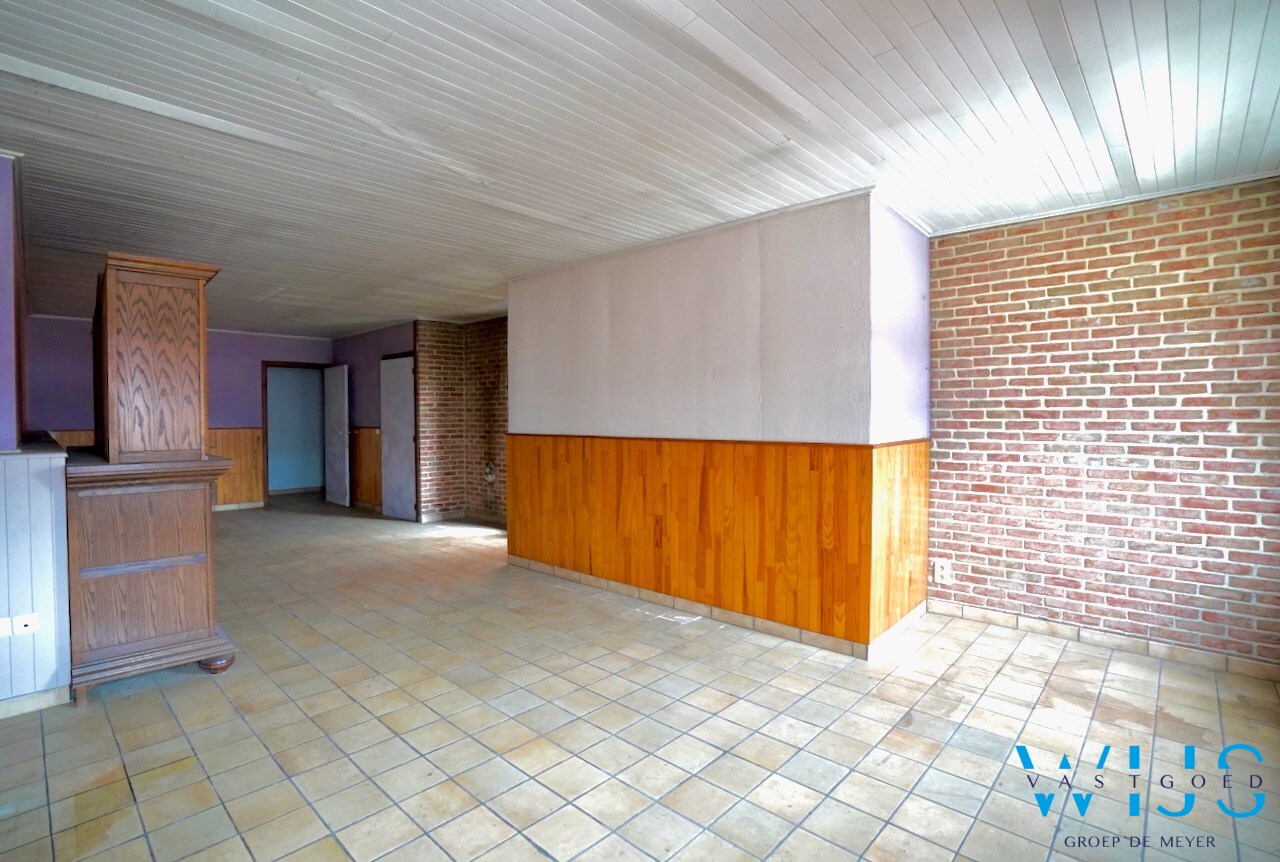 Karaktervolle te renoveren woning op topligging in Assenede! 