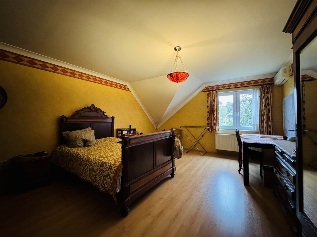 Unieke hoeve met woonst, 3 appartementen en paardenstallen op een ruim perceel van ca 1,2ha te Dilsen-Stokkem 