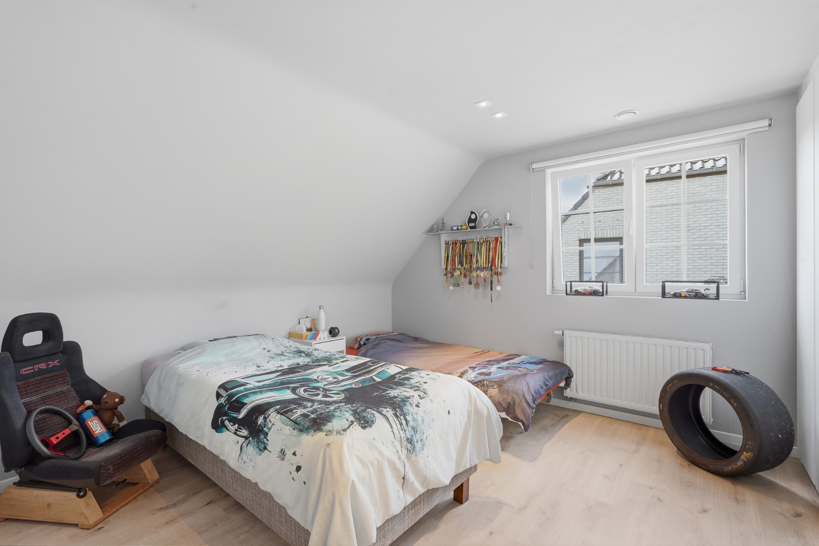 Moderne halfopen bebouwing met zonnige tuin en hoogwaardige afwerking 